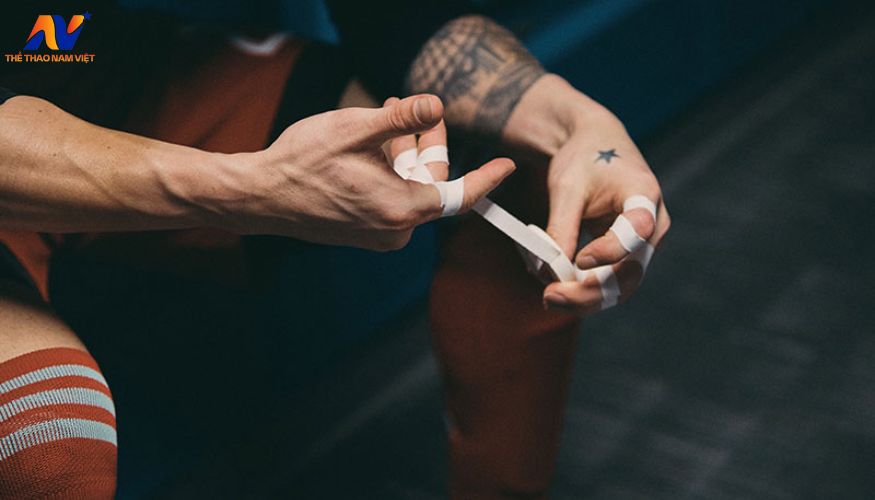 Cách Quấn Băng Keo Ngón Tay Thủ Môn: Hướng Dẫn Từng Bước image-1744478836117